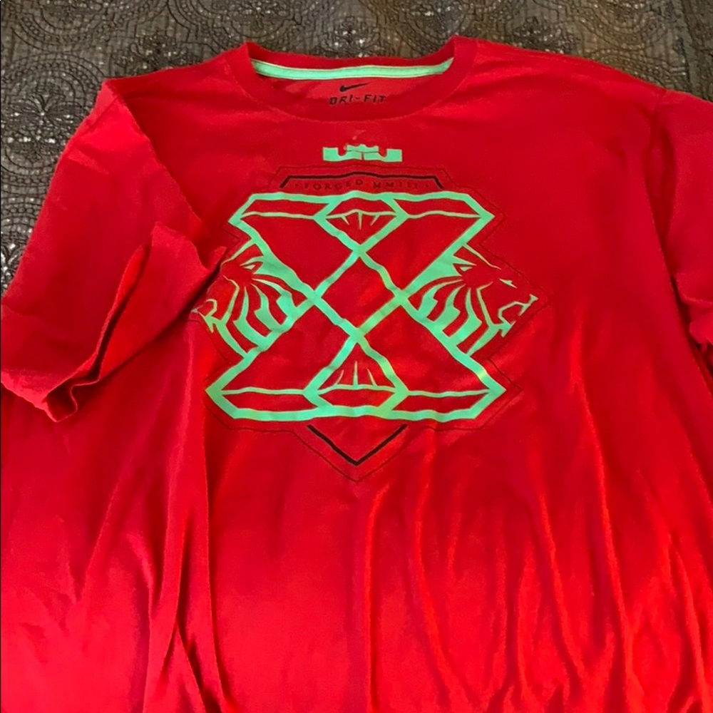 Lebron James graphic tee